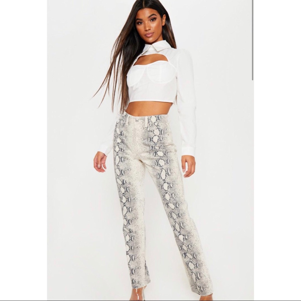 🆕 Grey Snake Print Mom Jeans.
